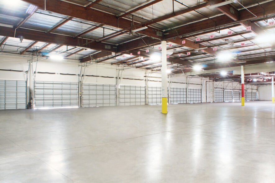More Photos Of 19201 S Reyes Ave, East Rancho Dominguez Warehouse For Lease