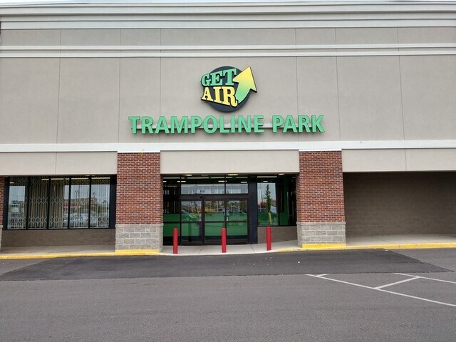 More Photos Of 8265-8287 Springboro Pike, Miamisburg General Retail For Sale