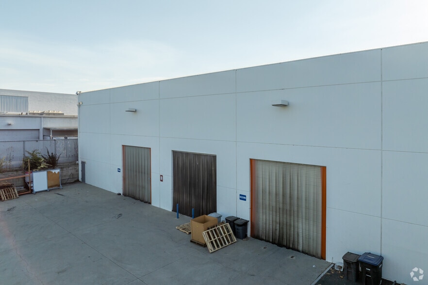 More Photos Of 15 Whatney, Irvine Research And Development For Lease