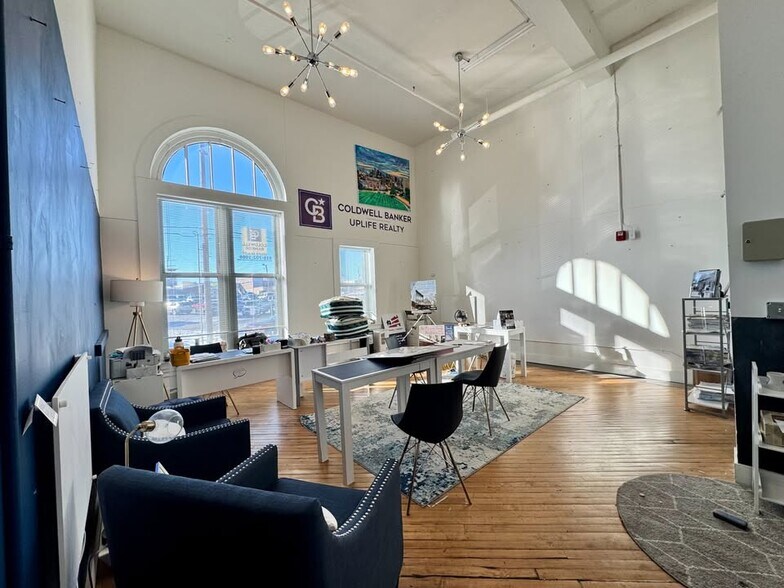 More Photos Of 1106 E 30th St, Kansas City Storefront Retail Office For Lease