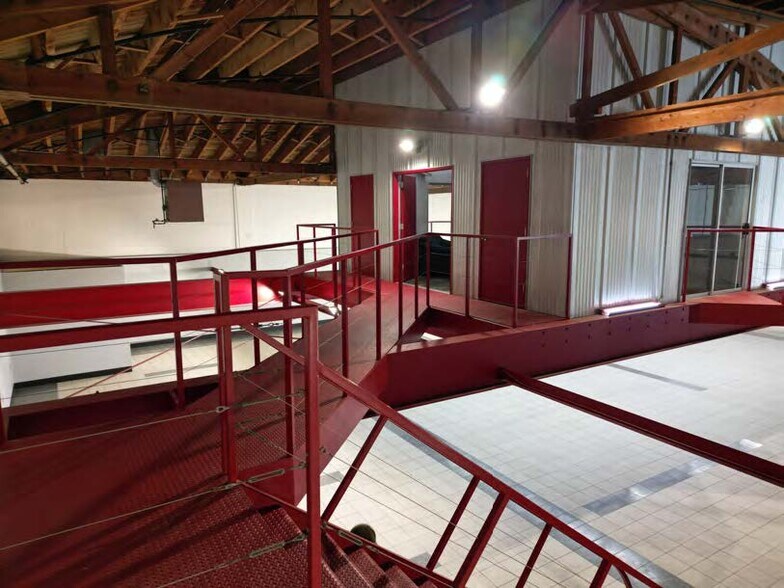 More Photos Of 645 SE Ankeny St, Portland Warehouse For Lease