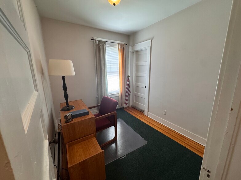 More Photos Of 1147 Troy Schenectady Rd, Latham Office For Sale