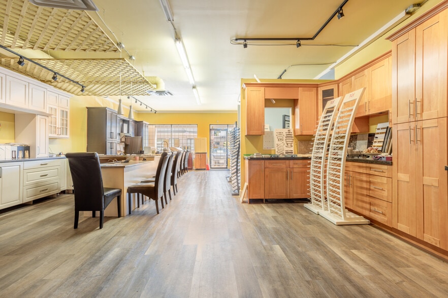 More Photos Of 15585 24th Ave, Surrey Storefront Retail Office For Sale