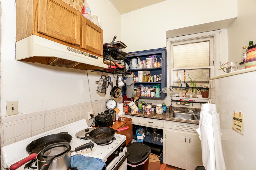 More Photos Of 2670-2678 N Holton St, Milwaukee Storefront Retail Residential For Sale