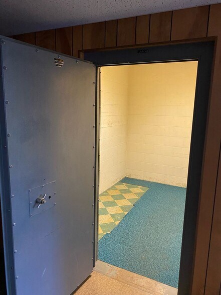 More Photos Of 1226 N Michigan Ave, Saginaw Office For Sale