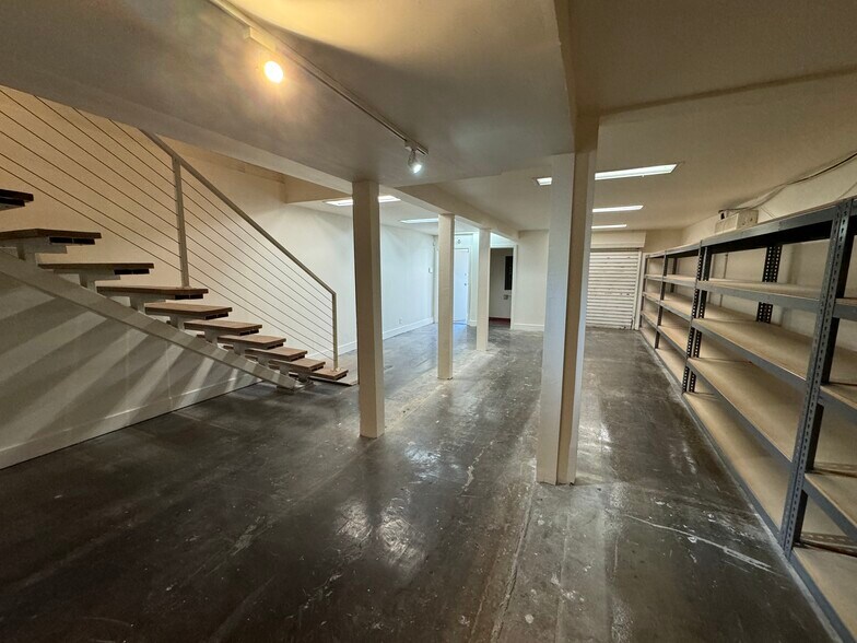 More Photos Of 449-451 N Fairfax Ave, Los Angeles Storefront For Lease