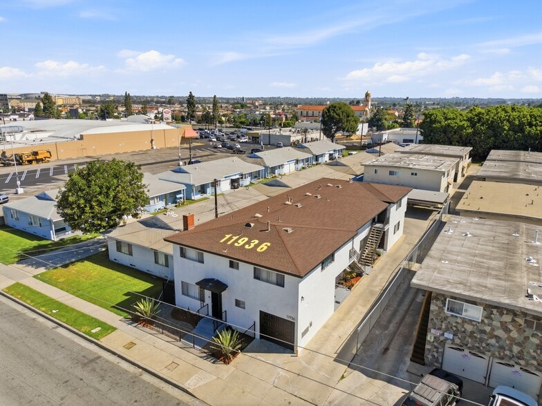 More Photos Of 11936 Grevillea Ave, Hawthorne Apartments For Sale