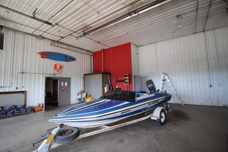 More Photos Of 3208 52 Av, Innisfail Warehouse For Sale