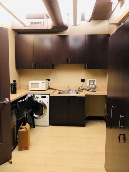 More Photos Of 50 E Washington St, Chicago Office For Sale