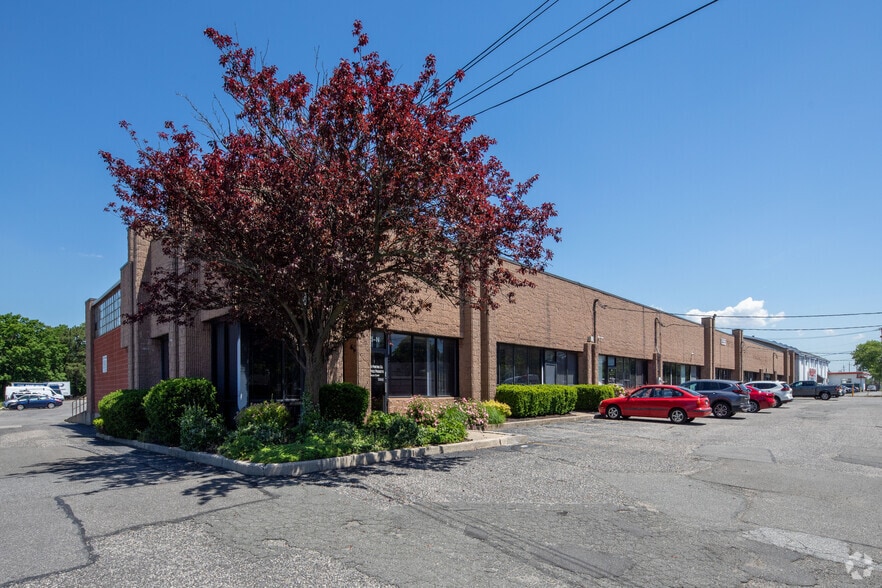 More Photos Of 855 Conklin St, Farmingdale Warehouse For Lease
