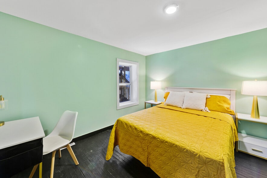 More Photos Of 115 Nippersink Blvd, Fox Lake Hospitality For Sale