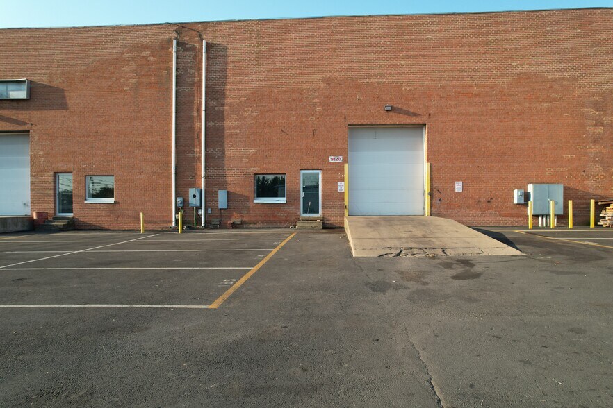 More Photos Of 9126-9166 Euclid Ave, Manassas Warehouse For Lease