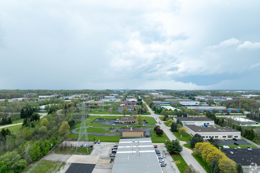 More Photos Of 2242 Pinnacle Pky, Twinsburg Light Manufacturing For Lease