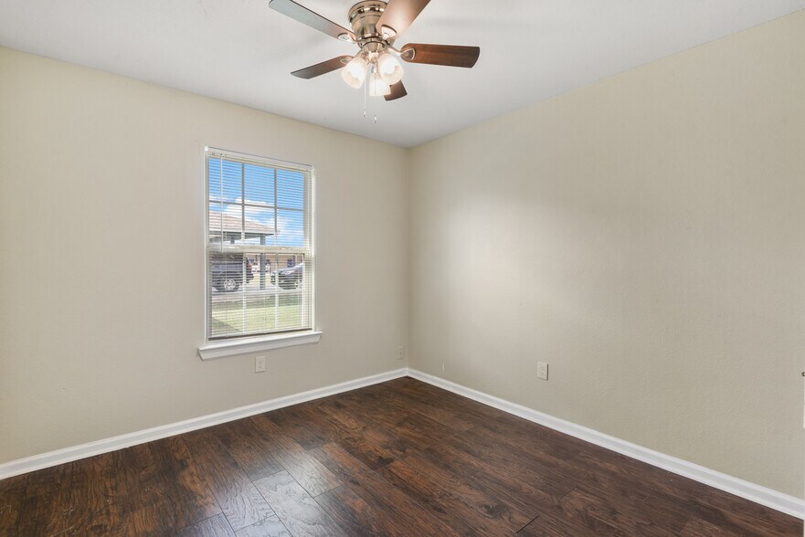 More Photos Of 117 Craig St, Baytown Apartments For Sale
