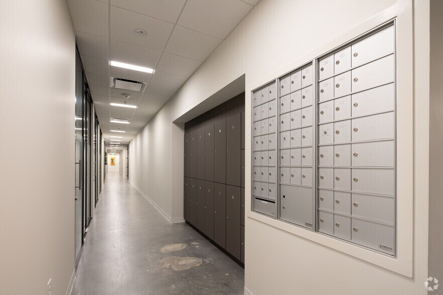 More Photos Of 100 North Point Ctr E, Alpharetta Office For Sale