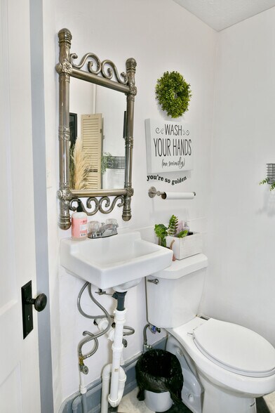 More Photos Of 12-14 N Main St, Hubbard Storefront Retail Residential For Sale