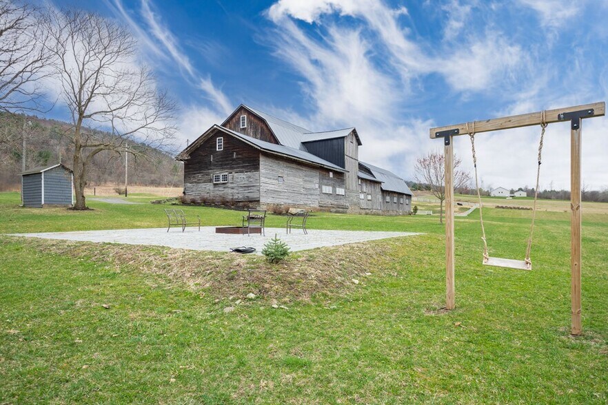 More Photos Of 211 Hanks Rd, Troy Hospitality For Sale