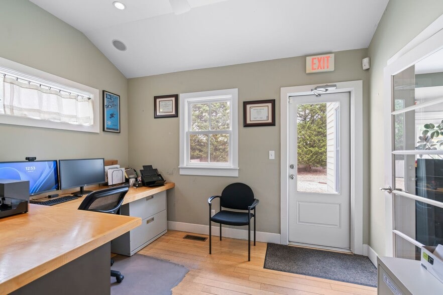 More Photos Of 67 Fort Salonga Rd W, Northport Loft Creative Space For Sale