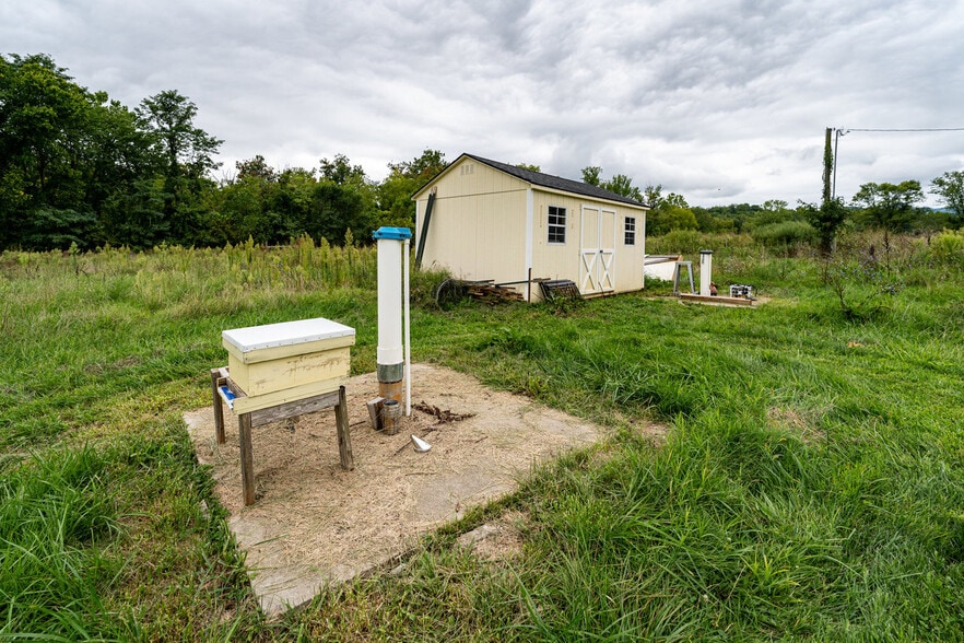 More Photos Of 12167 Lee Hwy, Sperryville Veterinarian Kennel For Sale