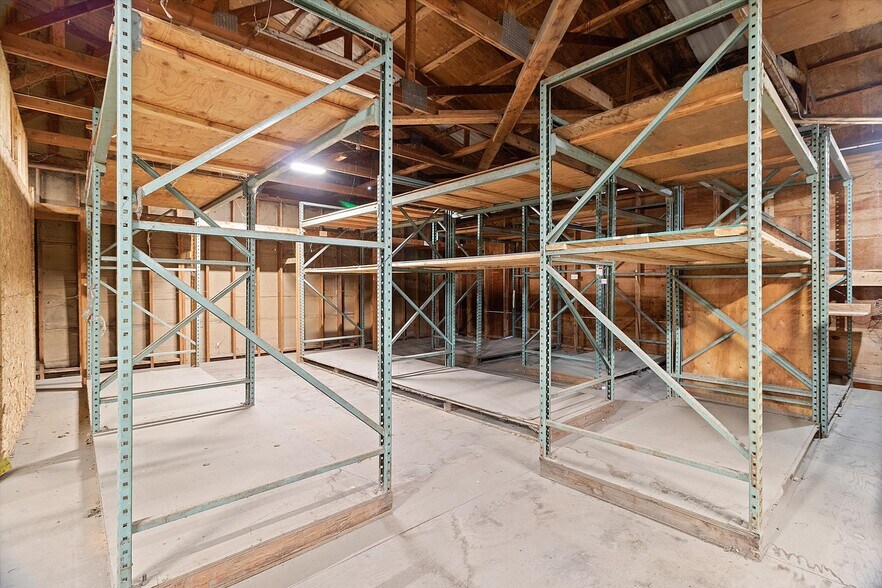 More Photos Of 6305 SW Highway 101, Lincoln City Warehouse For Sale