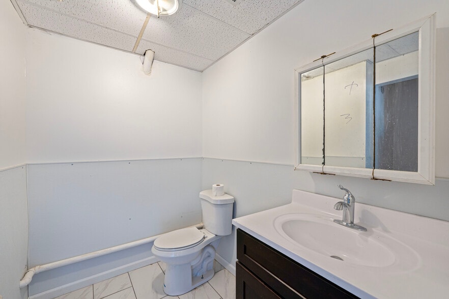 More Photos Of 3905 Sullivant Ave, Columbus General Retail For Lease