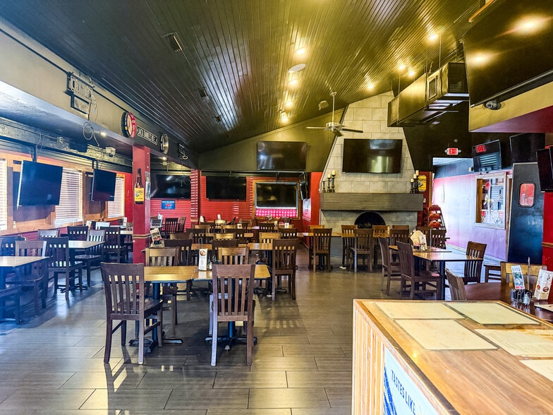 More Photos Of 1100 S 48th Pl, Springdale Restaurant For Lease