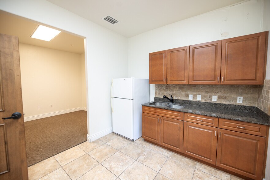More Photos Of 2436-2438 Brunello Trace, Lutz Office For Lease