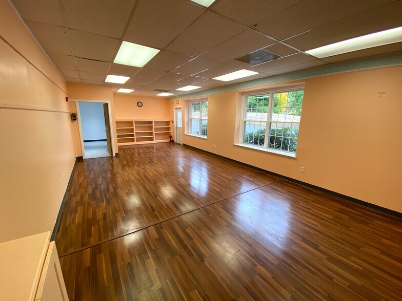 More Photos Of 395 W Avon Rd, Avon Office For Lease