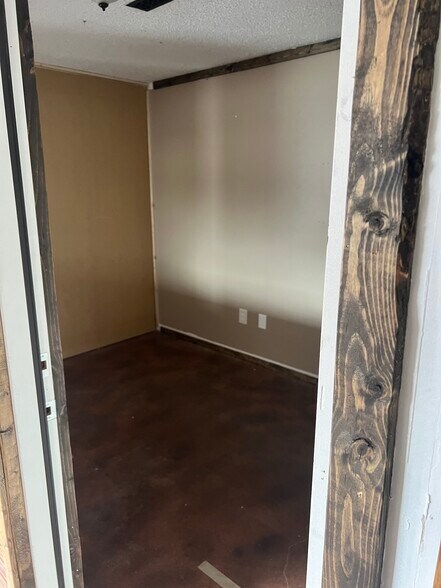 More Photos Of 1455-1463 W Center St, Orem Showroom For Lease