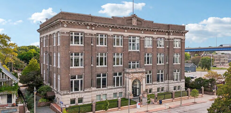 More Photos Of 647 W Virginia St, Milwaukee Office Residential For Lease