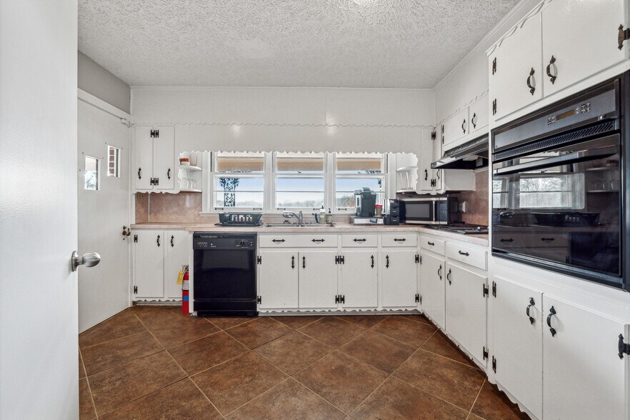 More Photos Of 5615 Cumming Hwy, Canton General Retail For Sale
