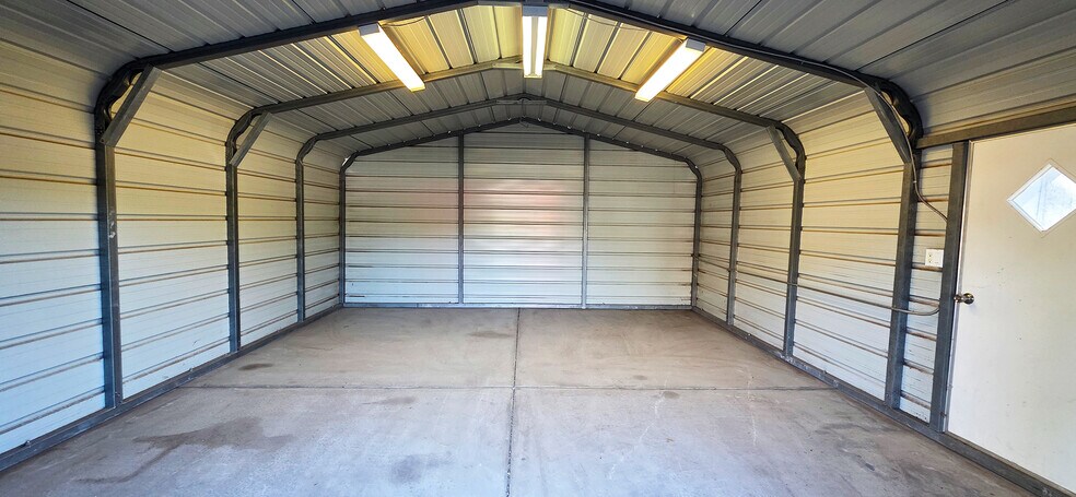 More Photos Of 4237 W White Mountain Blvd, Lakeside General Retail For Lease