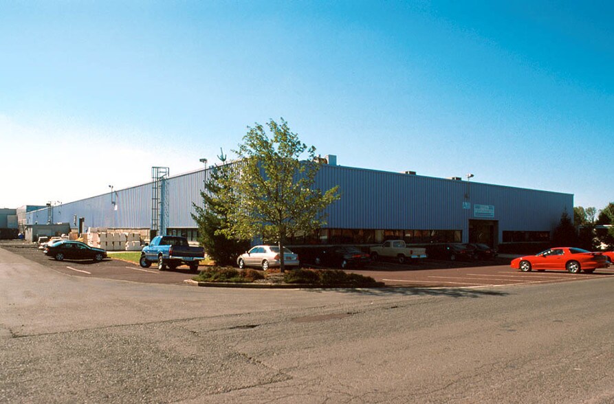 More Photos Of 122 Mill Rd, Oaks Warehouse For Lease