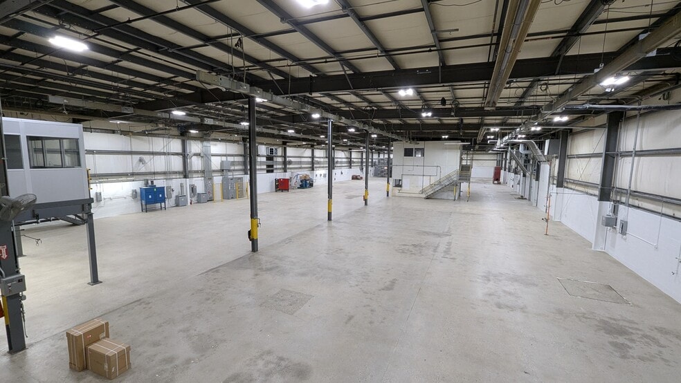 More Photos Of 2155 Traversefield Dr, Traverse City Manufacturing For Lease