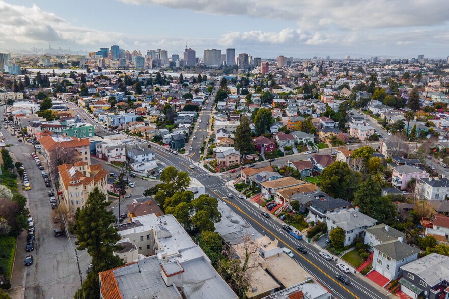 More Photos Of 2712-2726 Park, Oakland Flex For Sale