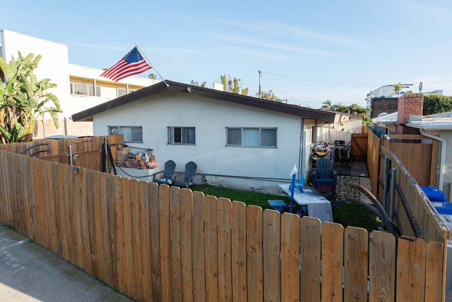 More Photos Of 4980-82 La Jolla Blvd, San Diego Multifamily For Sale