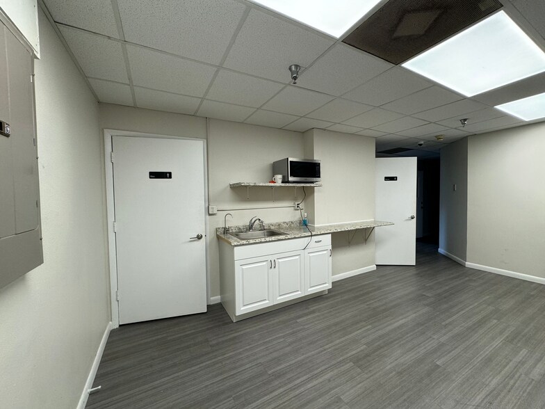 More Photos Of 1904 44th Ave E, Bradenton Industrial For Lease