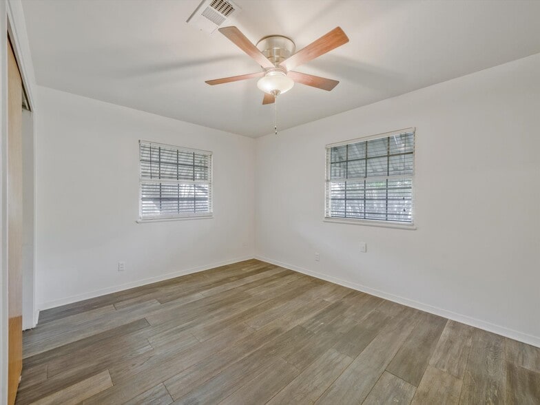 More Photos Of 2326 Hartford Rd, Austin Apartments For Sale
