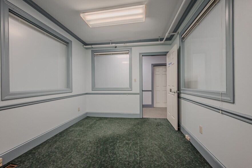 More Photos Of 77 E Main St, Newark Loft Creative Space For Sale