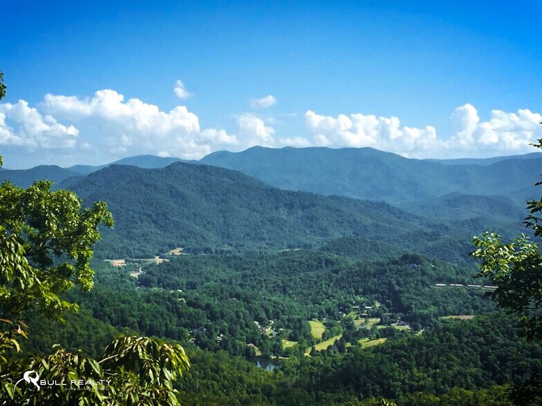 Primary Photo Of 341 Country Club Dr, Franklin Golf Course Driving Range For Lease