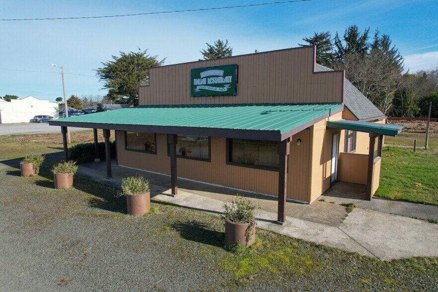More Photos Of 1455 Oregon, Bandon Restaurant For Sale