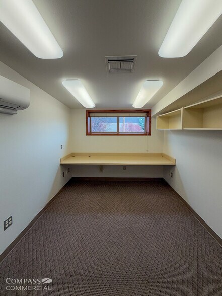 More Photos Of 850 NE 1st St, Bend Service For Lease