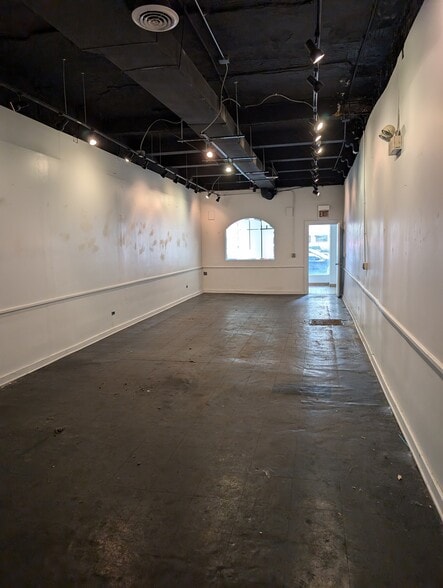 More Photos Of 4138 N Sheridan Rd, Chicago Storefront For Sale