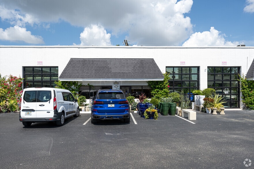 More Photos Of 500-502 Palm St, West Palm Beach General Retail For Lease