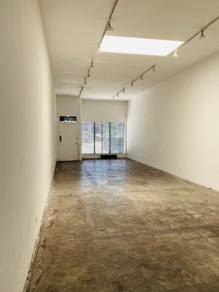 More Photos Of 3707-3711 W Jefferson Blvd, Los Angeles Warehouse For Lease