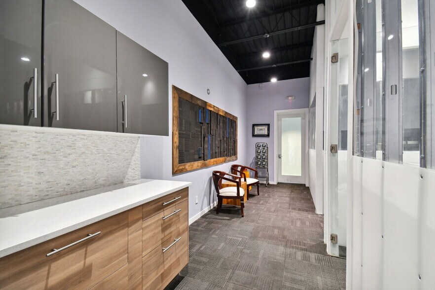 More Photos Of 3330 W Cypress St, Tampa Office For Sale