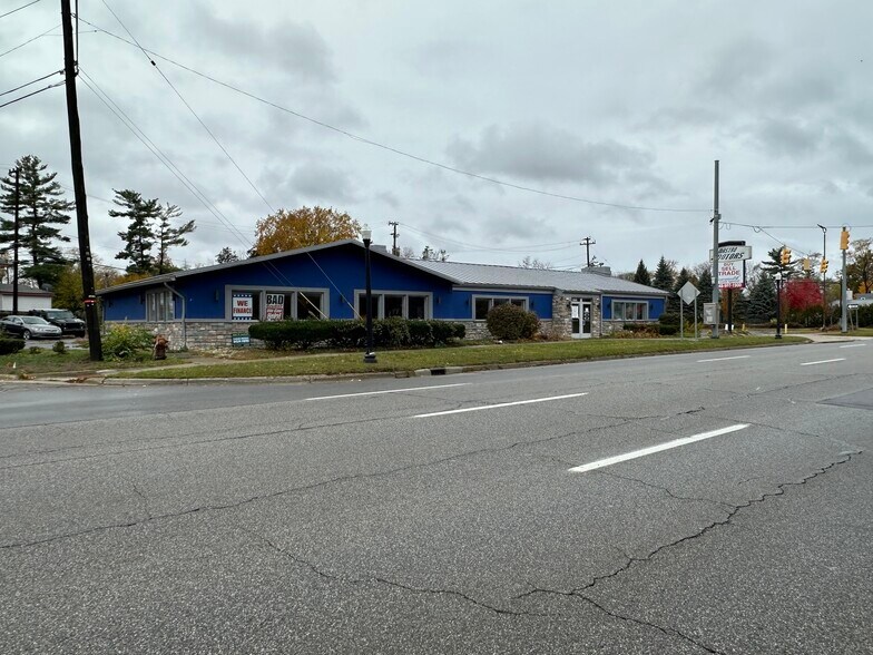 More Photos Of 28333 Grand River Ave, Farmington Hills Auto Dealership For Sale