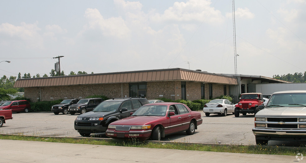 Primary Photo Of 7867 Turnpike Rd, High Point Distribution For Lease