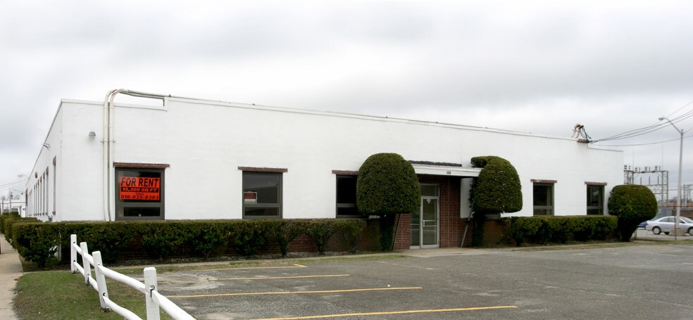 More Photos Of 100 New South Rd, Hicksville Manufacturing For Lease