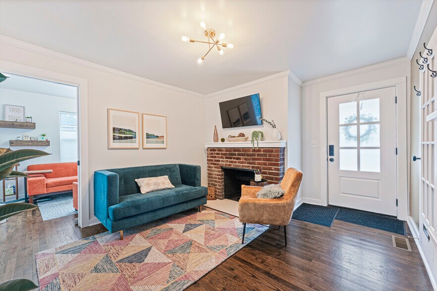More Photos Of 102 Sw 2nd St, Lee's Summit Office For Sale